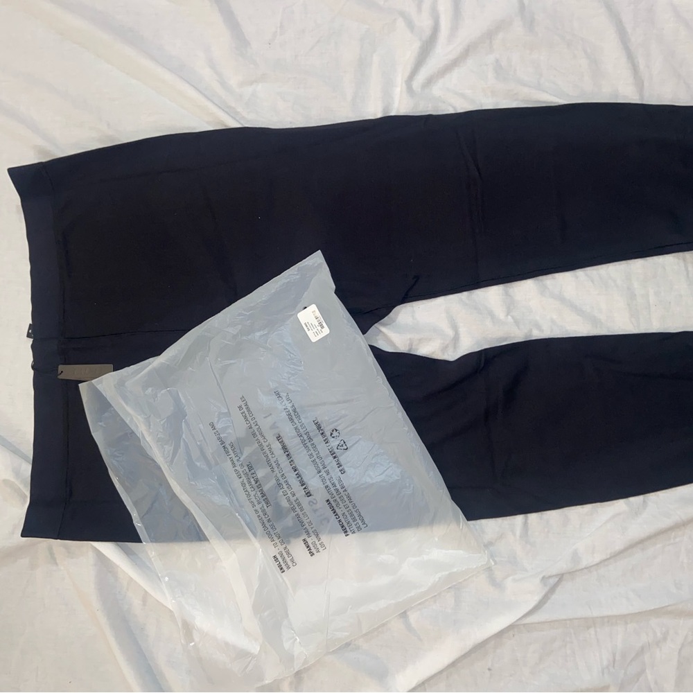 Skims 4 X leggings , soot color, never worn, took out of package to take photos